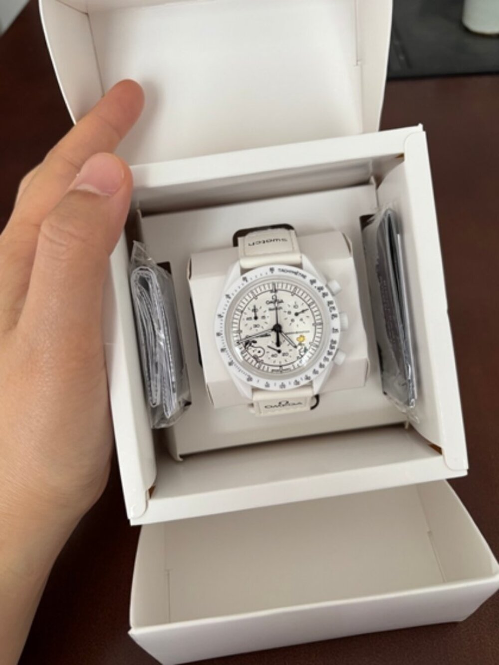 🎨OMEGA 🎨 fashionable white battery watch - Picture 8 of 8